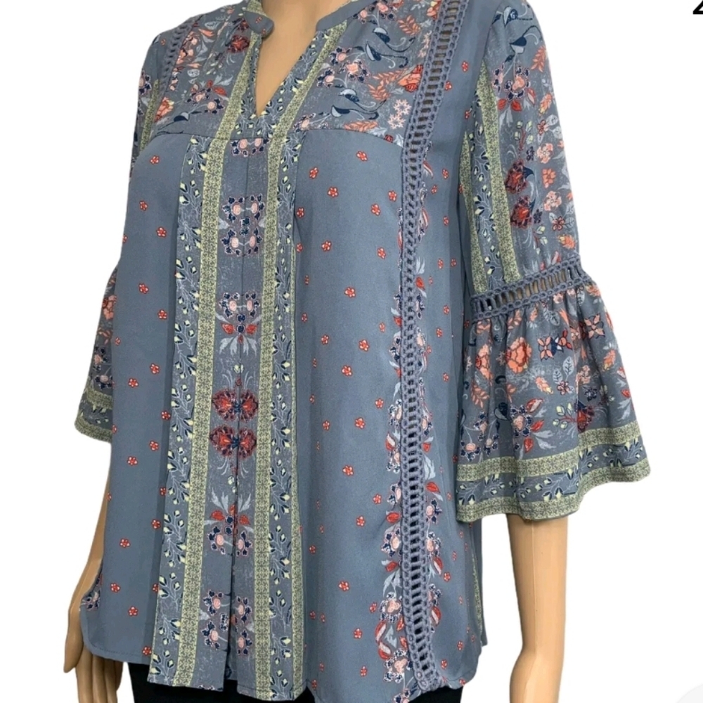 knox rose embroidered Blouse 3/4 Sleeve Gray Floral